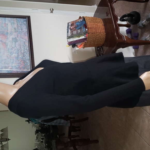 Ann Taylor xs Uber soft wrap long sleeve peplum - Picture 4 of 8